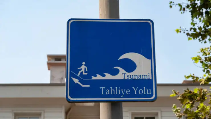 Oleaje en el Pacífico por alerta tsunami