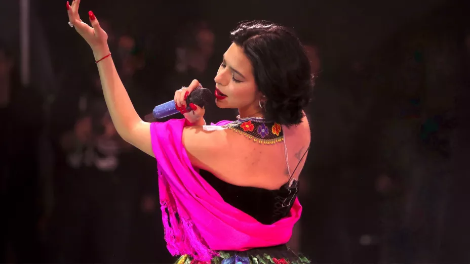 celebridades más funadas-Ángela Aguilar
