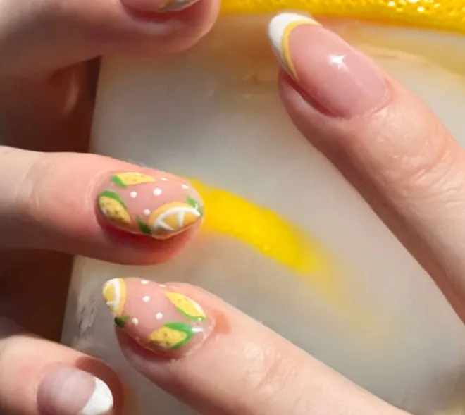 uñas francesas frutales