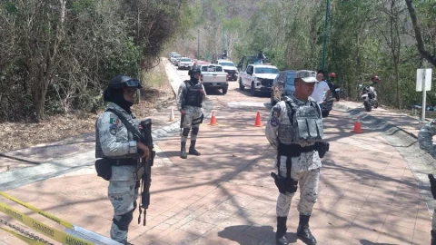 Elementos armados han tomado las instalaciones del campo de golf en Huatulco 