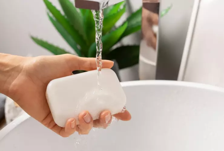 Mito o realidad: ¿es malo compartir el jabón de baño con otras personas?.jpg