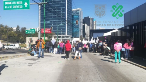Manifestantes afectan circulación sobre Insurgentes a la altura de Conagua en la CDMX