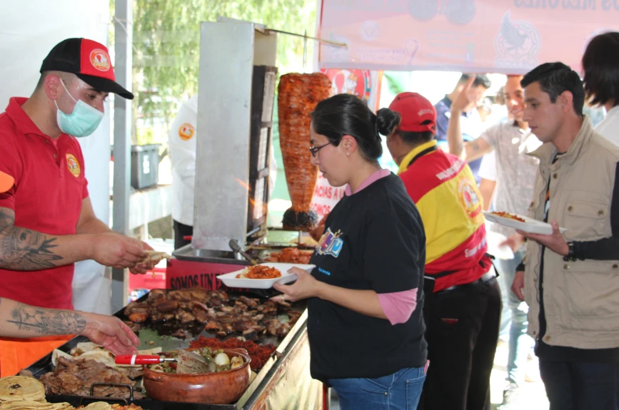 Todos nuestros voluntarios agradecen su enorme apoyo y comida.
