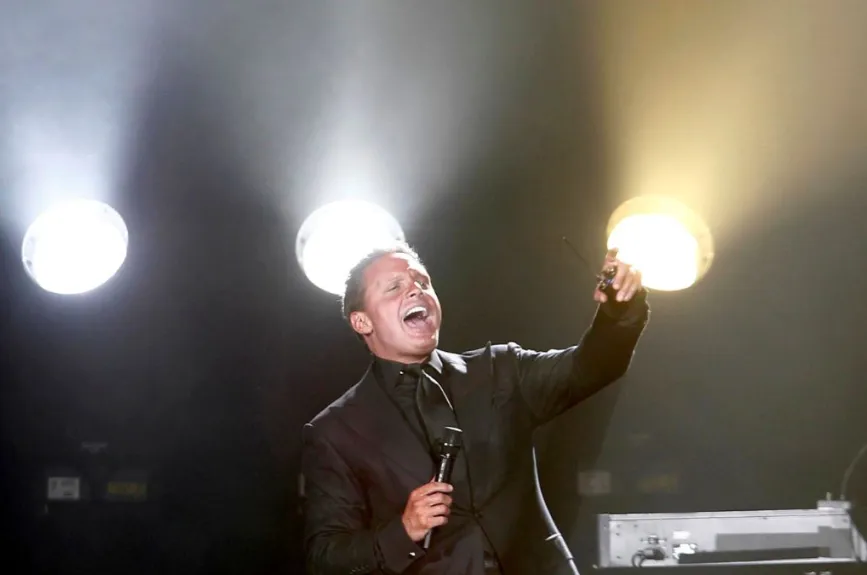 Luis Miguel luces.jpg