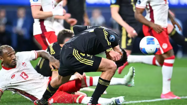 Penal Edson Álvarez vs Canadá Cornelius