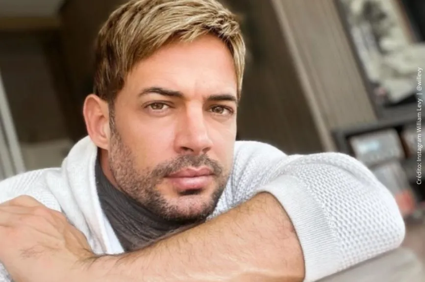 William Levy con playera gris..jpg
