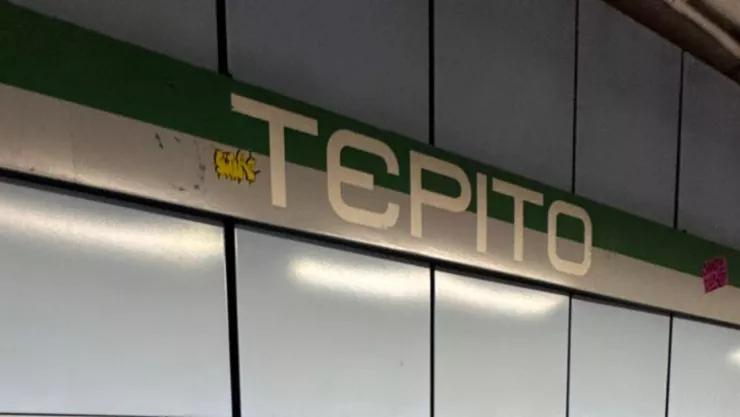 Metro CDMX hoy: Hombre baja a las vías de Tepito y se burla de usuarios en la Línea B