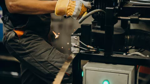 Buscan indemnizar al trabajador que perdió sus manos en fábrica en TJ