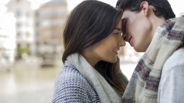 Los peligros del love bombing para la salud mental y cómo prevenirlos
