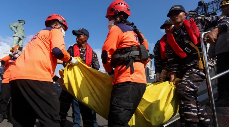 Ferry en Indonesia se incendió