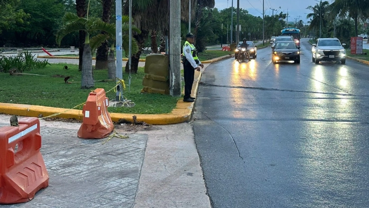 Tráfico por calles cerradas en Cancún HOY 13 de enero de 2025.jpg