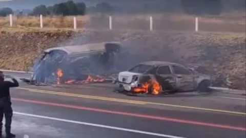 Fuerte choque en la autopista Amozoc-Perote deja al menos seis muertos