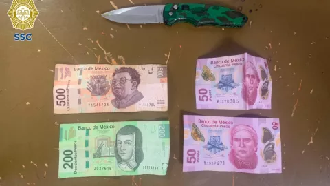 Policía taclea a un motociclista que intentaba huir luego de un robo en la Cuauhtémoc