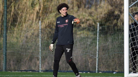 Guillermo Ochoa entrena con el Salernitana
