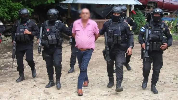 Cuatro agentes de la policía de Guatemala detienen a “Bigotes”
