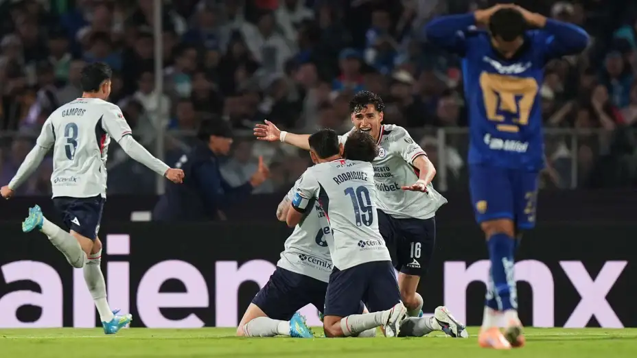 Rodolfo Rotondi luego de marcar el segundo gol de Cruz Azuk frente a Pumas.