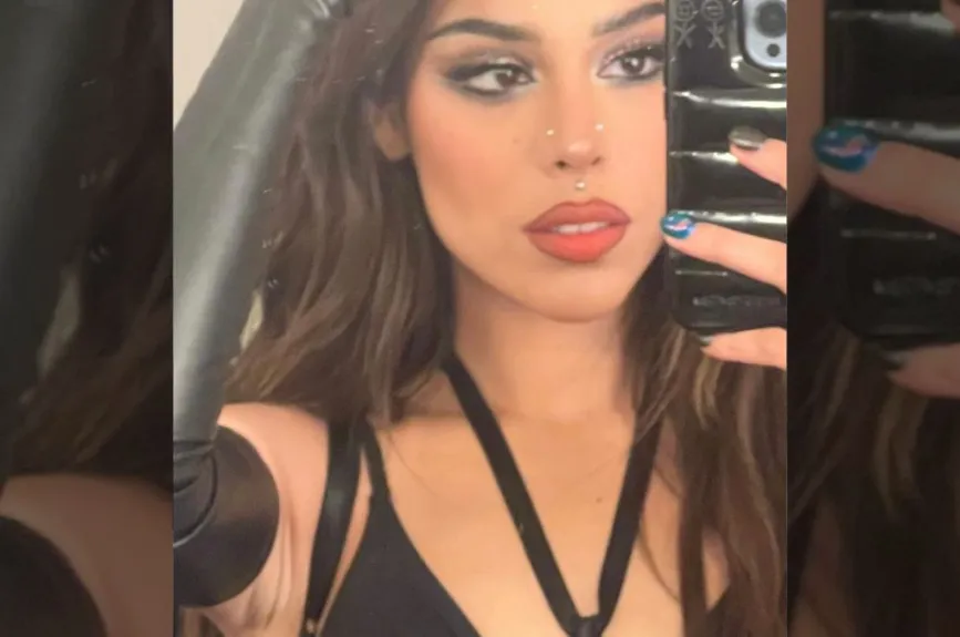 Danna Paola selfie (4).jpg