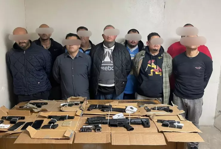Diez detenidos en Rosarito con armas de uso exclusivo del Ejército