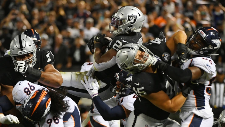 Denver Broncos v Oakland Raiders
