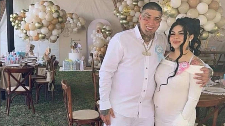 Mona y Geros revelación de género de su bebé.png