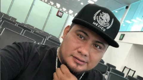 Hacen mural de Pat boy, el rapero maya, en Playa del Carmen