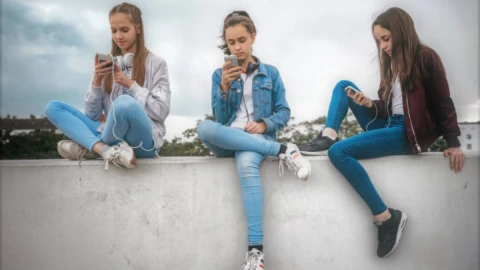 adolescentes y redes sociales.jpg