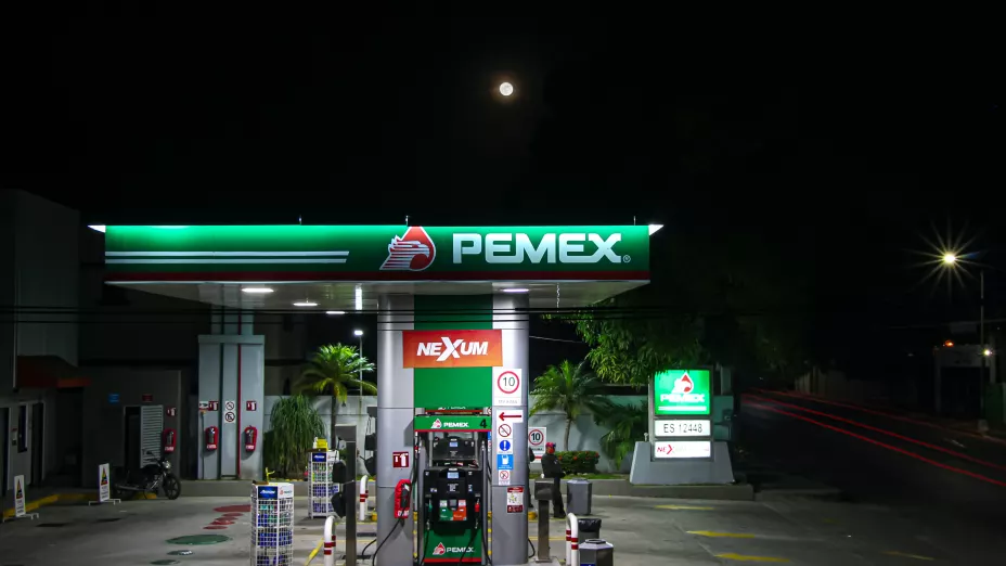 ¿Qué pasa si mezclas gasolina magna y gasolina premium en tu auto?