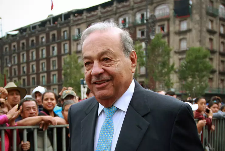 El empresario Carlos Slim, presenta síntomas menores tras ser diagnosticado con COVID-19, informó su hijo.