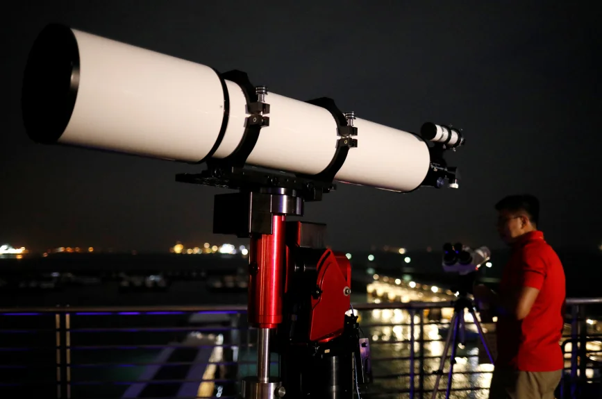El eclipse total durará una hora, 42 minutos y 57 segundos, aunque lo precederá y lo seguirá un eclipse parcial, lo que significa que la Luna estará en total 3 horas y 54 minutos