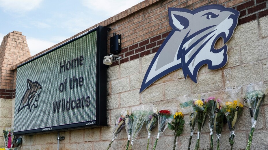 Dos alumnos y dos maestros murieron tras el tiroteo en una secundaria en Georgia.