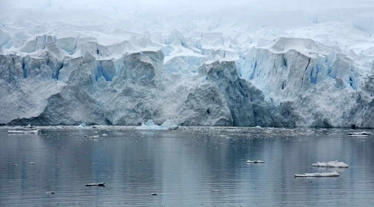 Se acelera deshielo Antártida y crece el riesgo de un alza del nivel del mar