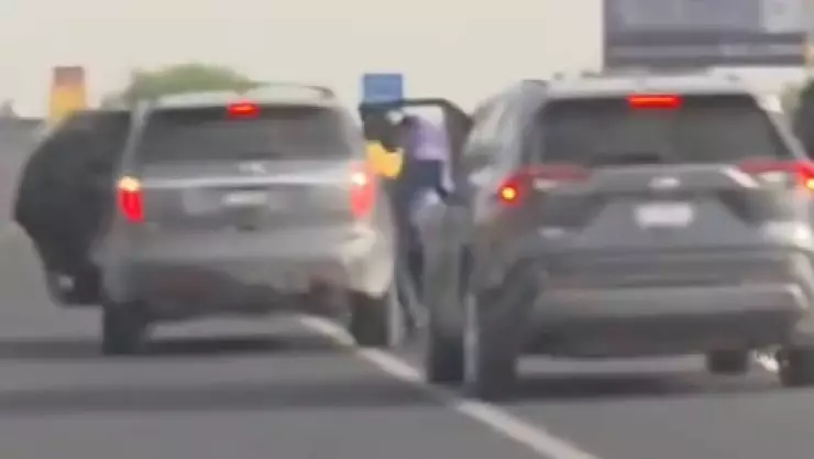 Conductor capta robo de camioneta en Libramiento San Miguel de Allende-Comonfort