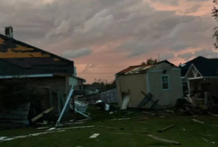 Un tornado registrado el lunes en el noroeste del condado de Harris dejó daños en viviendas, cortes eléctricos y cierres viales