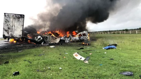 Choque fatal tráiler camioneta deja 13 muertos en Tamaulipas