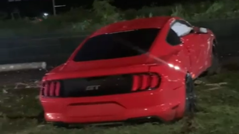 ÚLTIMO MOMENTO: Fuerte accidente en Las Américas, LUJOSO auto quedó con graves daños