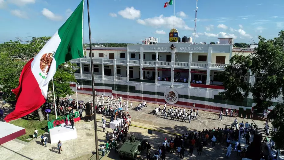 Independencia de México 2023_ Preside Mara Lezama con el pueblo el desfile cívico militar