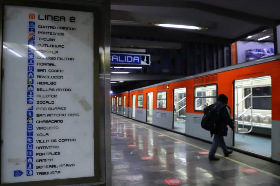 Reportan marcha lenta en el Metro CDMX por lluvia