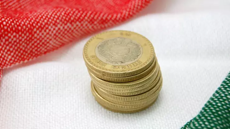 Ahorra 15 mil pesos con monedas de 10