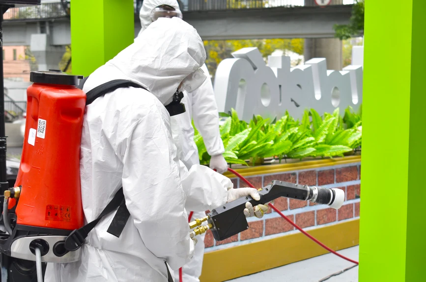 ASÍ ES COMO “CLEAN ADN” SANITIZA EL CONTENEDOR DEL JUGUETÓN AZTECA