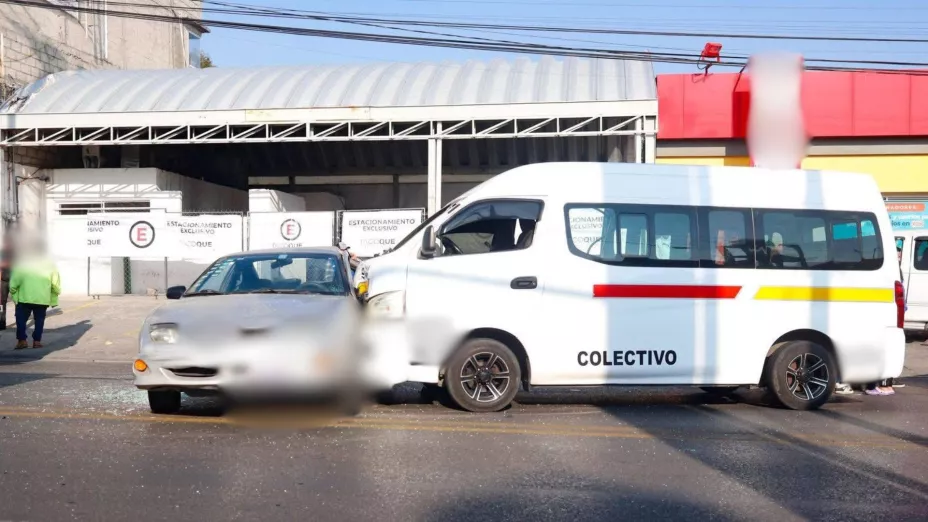 Choque entre combi y auto paraliza la carretera Ocotlán–Chiautempan en Tlaxcala hoy