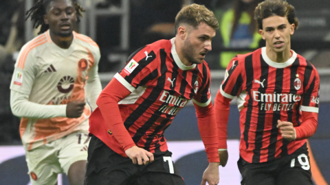 Santiago Giménez ante Roma