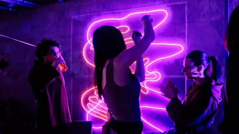 Clausura bar en Mérida por EXCESO de ruido; vecinos se quejaron.