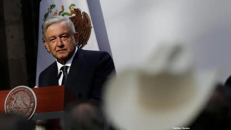 manifestantes amlo zocalo.jpg