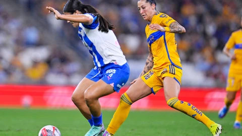 Rebeca Bernal y Jennifer Hermoso en el Cl&aacute;sico Regio Femenil