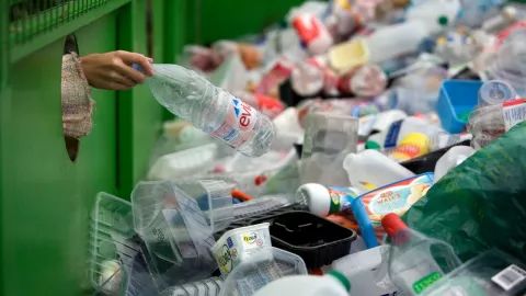 Botellas de plastico cambiarán en la Unión Europea a partir de julio
