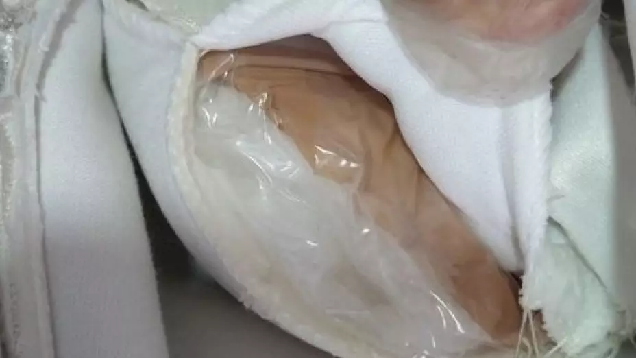 Vestido de novia con metanfetamina oculta