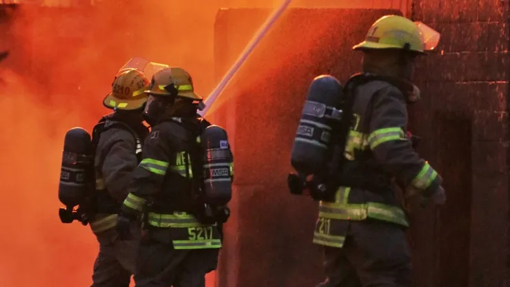 Patrulla Fronteriza de EU detiene a bomberos mexicanos que combatían incendio en Washington
