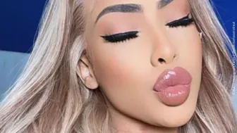 Yailin con la boca _parada_..jpg