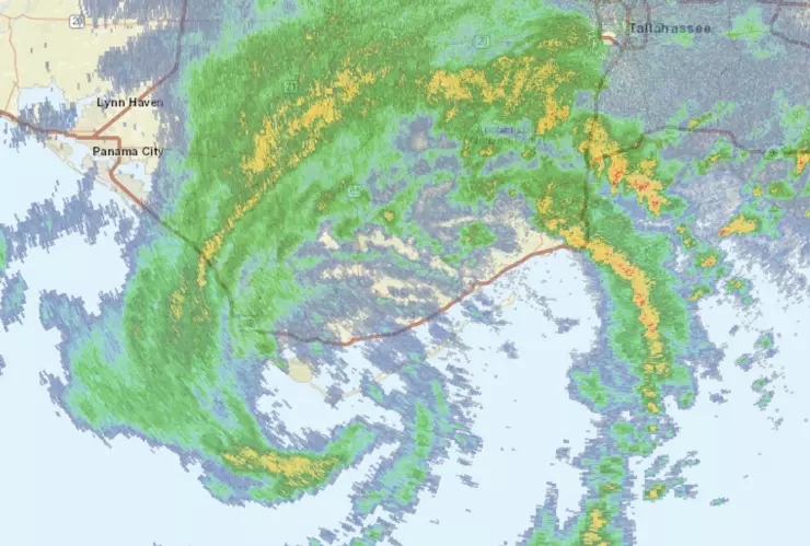 Huracán Mindy toca tierra en Florida y se degrada a depresión tropical