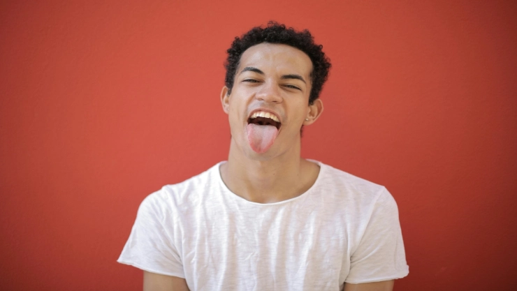 Sabías-que-tu-lengua-puede-revelar-enfermedades-esto-dice-Harvard